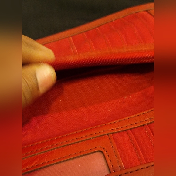 Fossil Crimson Red Leather Ellis Clutch. Double Snap closure front - Picture 14 of 14
